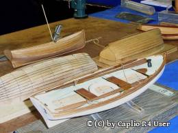 Beiboote, geklinkert und in Rundspant-Bauweise.